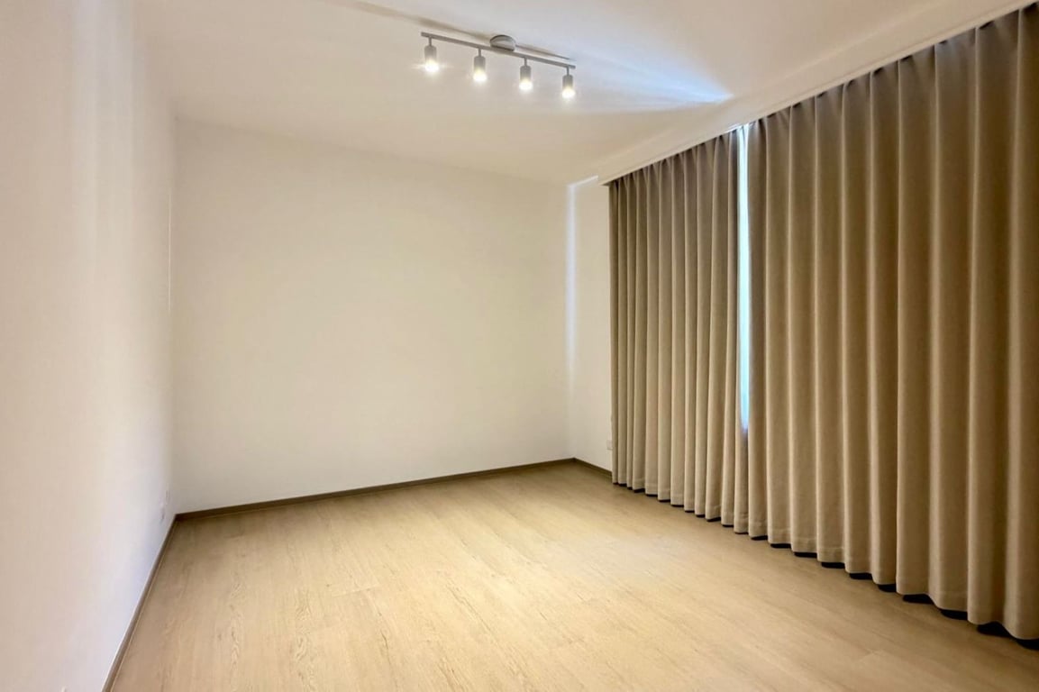 https://img.propertyraptor.com/cdn-cgi/imagedelivery/KD5bF_AFL0JDTbKLWF7z9g/ap8/ap8_001/hornet/prp/img/f24b525aec3c9020750d4d64f3289799-wtm.jpg/public