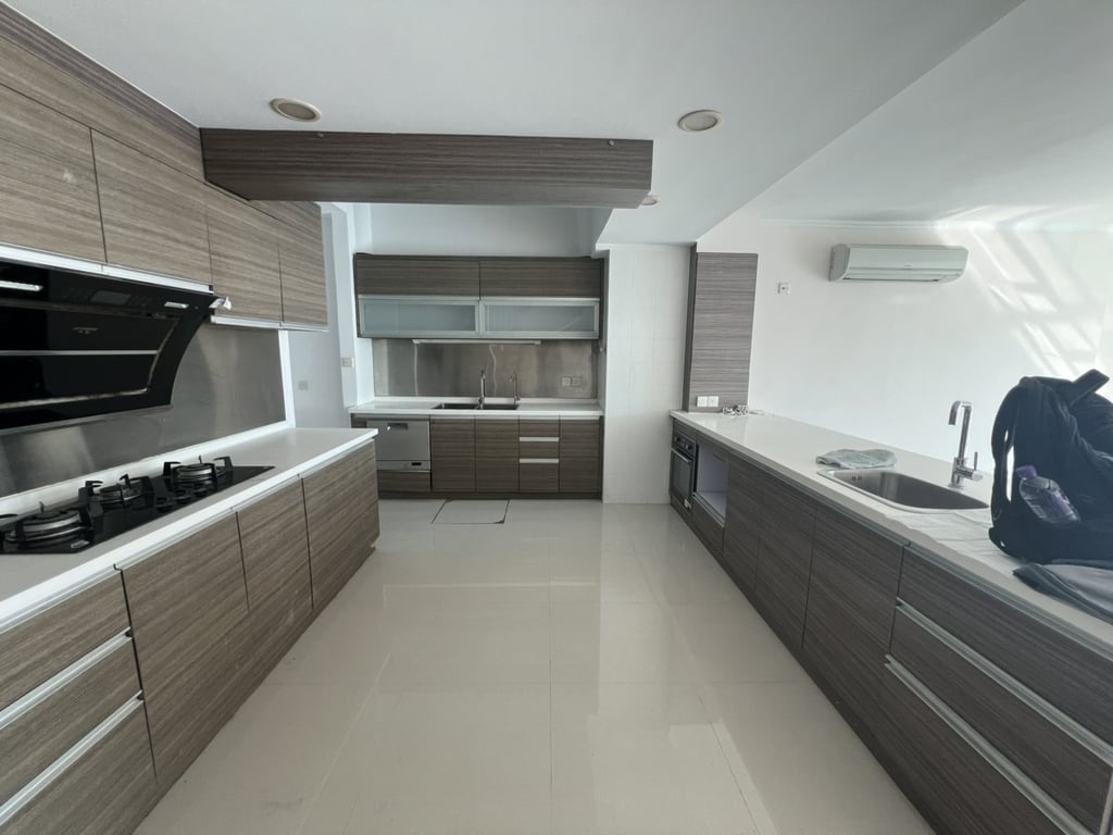 https://img.propertyraptor.com/cdn-cgi/imagedelivery/KD5bF_AFL0JDTbKLWF7z9g/ap8/ap8_001/hornet/prp/img/f264dbe32745049a8b5aea9feb4faff7.jpg/public