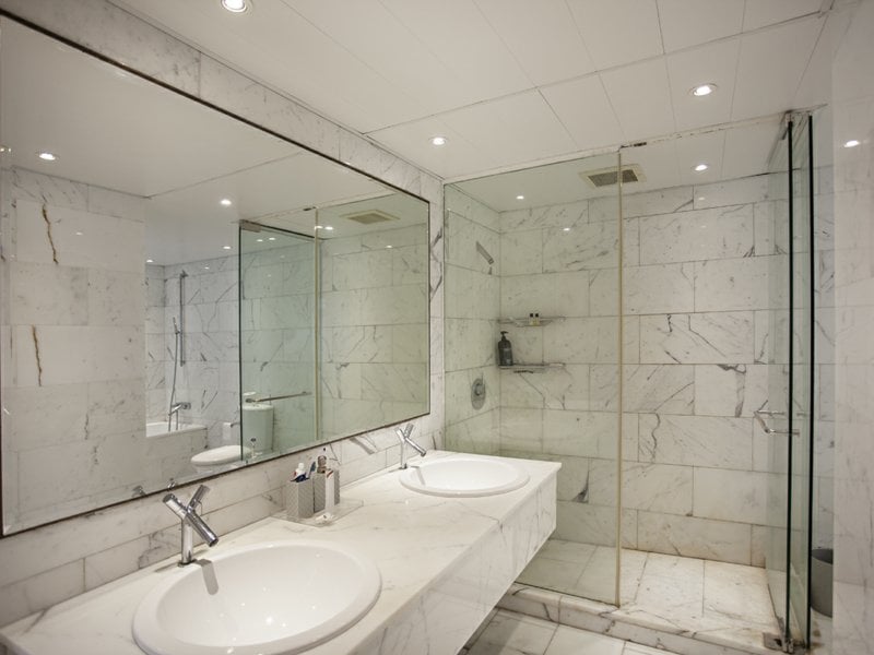 https://img.propertyraptor.com/cdn-cgi/imagedelivery/KD5bF_AFL0JDTbKLWF7z9g/ap8/ap8_001/hornet/prp/img/f284e81b1681fdf2f26fec9d713a7155.jpg/public