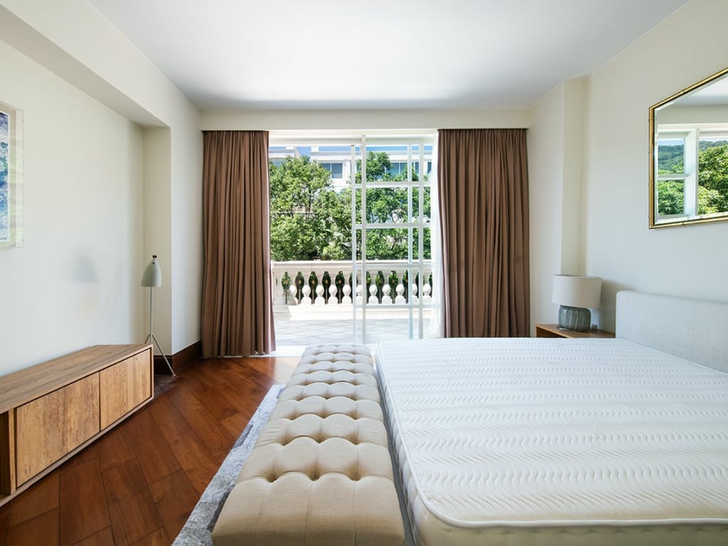 https://img.propertyraptor.com/cdn-cgi/imagedelivery/KD5bF_AFL0JDTbKLWF7z9g/ap8/ap8_001/hornet/prp/img/f2b79b441d8d4ecd045f81a0f10d7b83.jpg/public