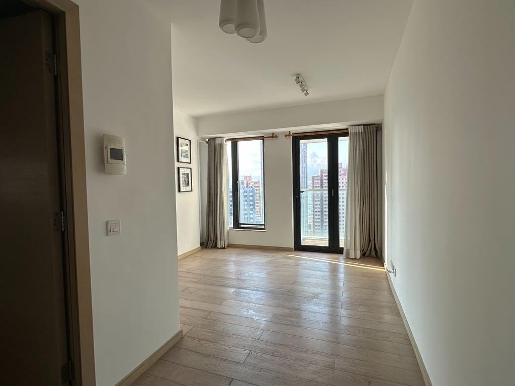 https://img.propertyraptor.com/cdn-cgi/imagedelivery/KD5bF_AFL0JDTbKLWF7z9g/ap8/ap8_001/hornet/prp/img/f2bd8b313a4a710dcdff21e0f056b10c-wtm.jpg/public