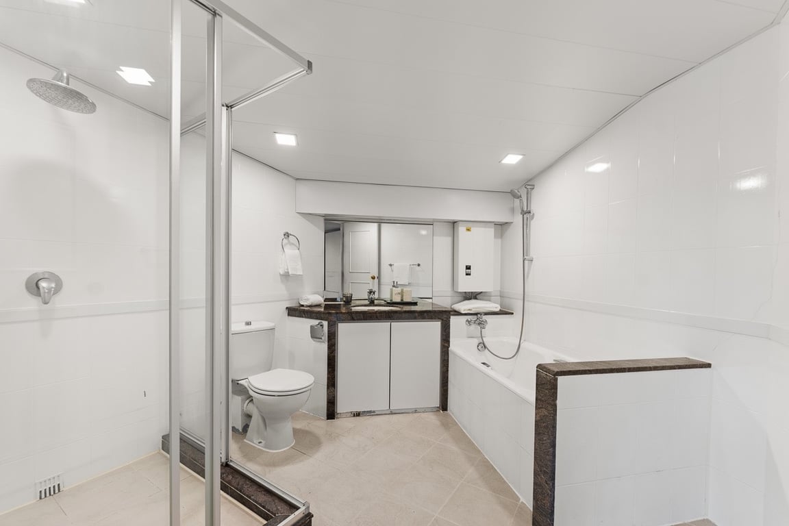 https://img.propertyraptor.com/cdn-cgi/imagedelivery/KD5bF_AFL0JDTbKLWF7z9g/ap8/ap8_001/hornet/prp/img/f302e1d4b542d7edf54e960b66eccaba-wtm.jpg/public