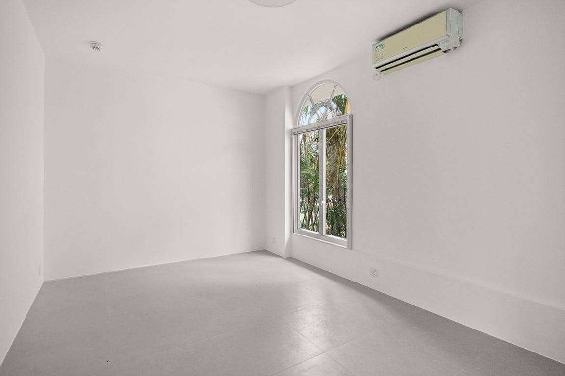 https://img.propertyraptor.com/cdn-cgi/imagedelivery/KD5bF_AFL0JDTbKLWF7z9g/ap8/ap8_001/hornet/prp/img/f317ac57e4985de292c47c23488c0d00-wtm.jpg/public
