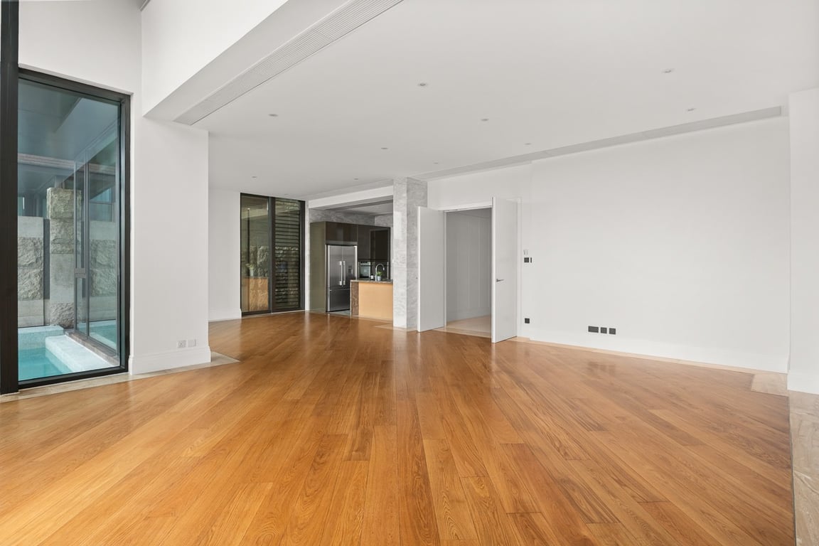 https://img.propertyraptor.com/cdn-cgi/imagedelivery/KD5bF_AFL0JDTbKLWF7z9g/ap8/ap8_001/hornet/prp/img/f36c5fa29fe90ddf996bfa5e2b975cdc-wtm.jpg/public