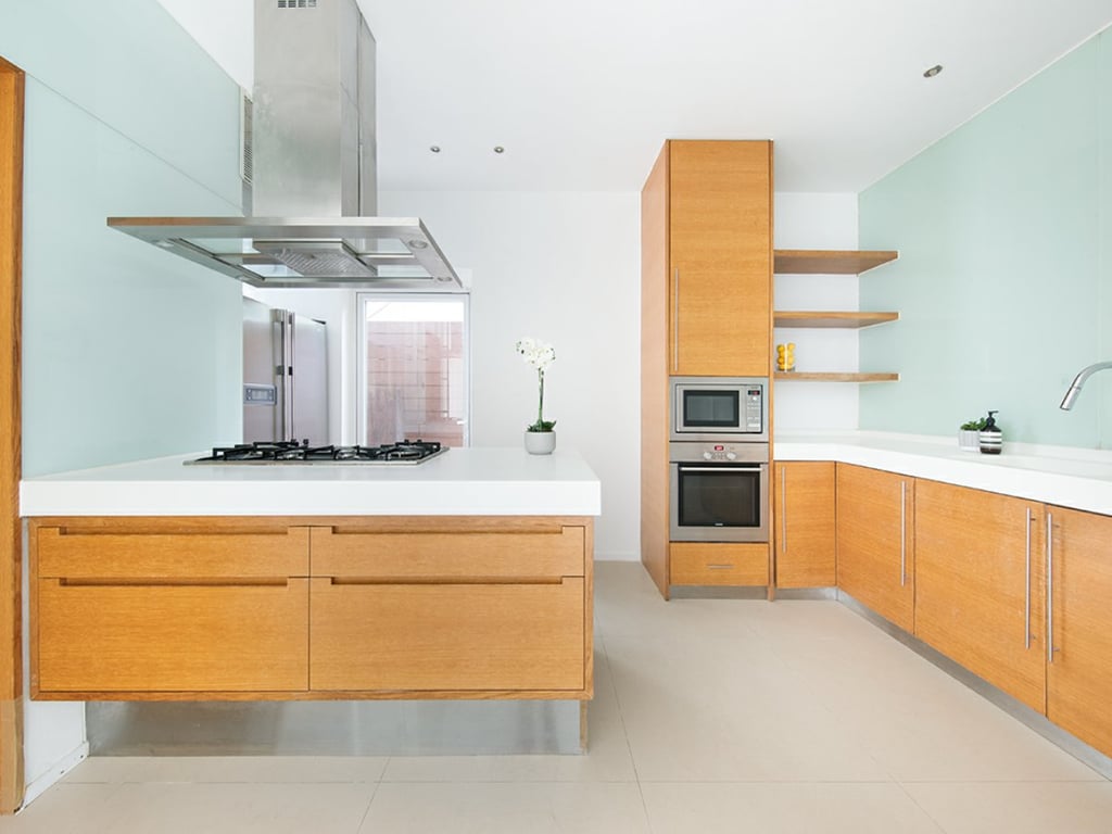 https://img.propertyraptor.com/cdn-cgi/imagedelivery/KD5bF_AFL0JDTbKLWF7z9g/ap8/ap8_001/hornet/prp/img/f3752c2a54053719a11f5cb1ba63f68d.jpg/public