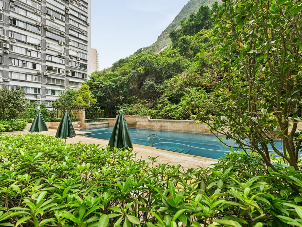 https://img.propertyraptor.com/cdn-cgi/imagedelivery/KD5bF_AFL0JDTbKLWF7z9g/ap8/ap8_001/hornet/prp/img/f37b4c5cc7b78c5fffffb5cd6ec5c7f0.jpg/public