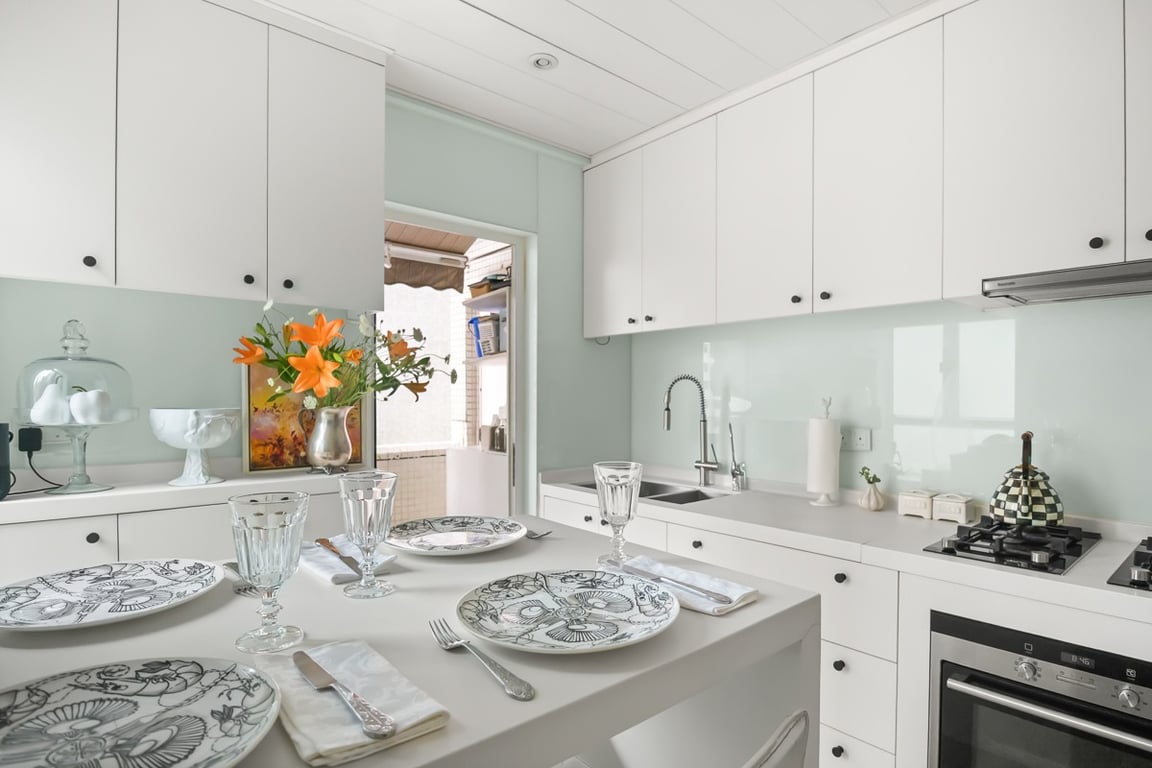 https://img.propertyraptor.com/cdn-cgi/imagedelivery/KD5bF_AFL0JDTbKLWF7z9g/ap8/ap8_001/hornet/prp/img/f38bd17e2ac60c96e16c55ef5c8c2a8e-wtm.jpg/public
