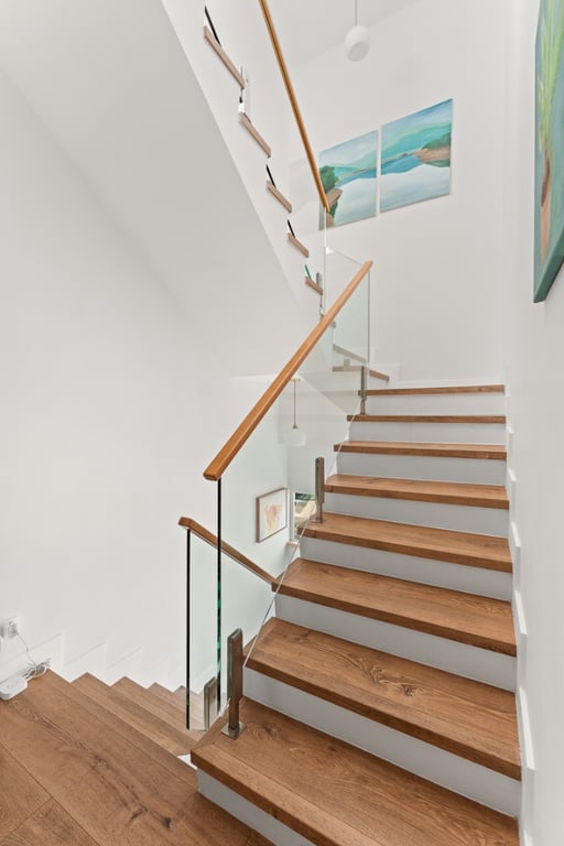 https://img.propertyraptor.com/cdn-cgi/imagedelivery/KD5bF_AFL0JDTbKLWF7z9g/ap8/ap8_001/hornet/prp/img/f3b32c8c085c0d3669d1e1f477be63d9-wtm.jpg/public