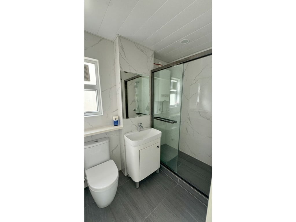 https://img.propertyraptor.com/cdn-cgi/imagedelivery/KD5bF_AFL0JDTbKLWF7z9g/ap8/ap8_001/hornet/prp/img/f3b8ae5a8a8af3f4ee02861ddd52e3dc.jpg/public