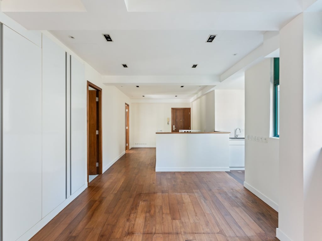 https://img.propertyraptor.com/cdn-cgi/imagedelivery/KD5bF_AFL0JDTbKLWF7z9g/ap8/ap8_001/hornet/prp/img/f3e54be3fcd70b1902af2cc0d72783bf.jpg/public