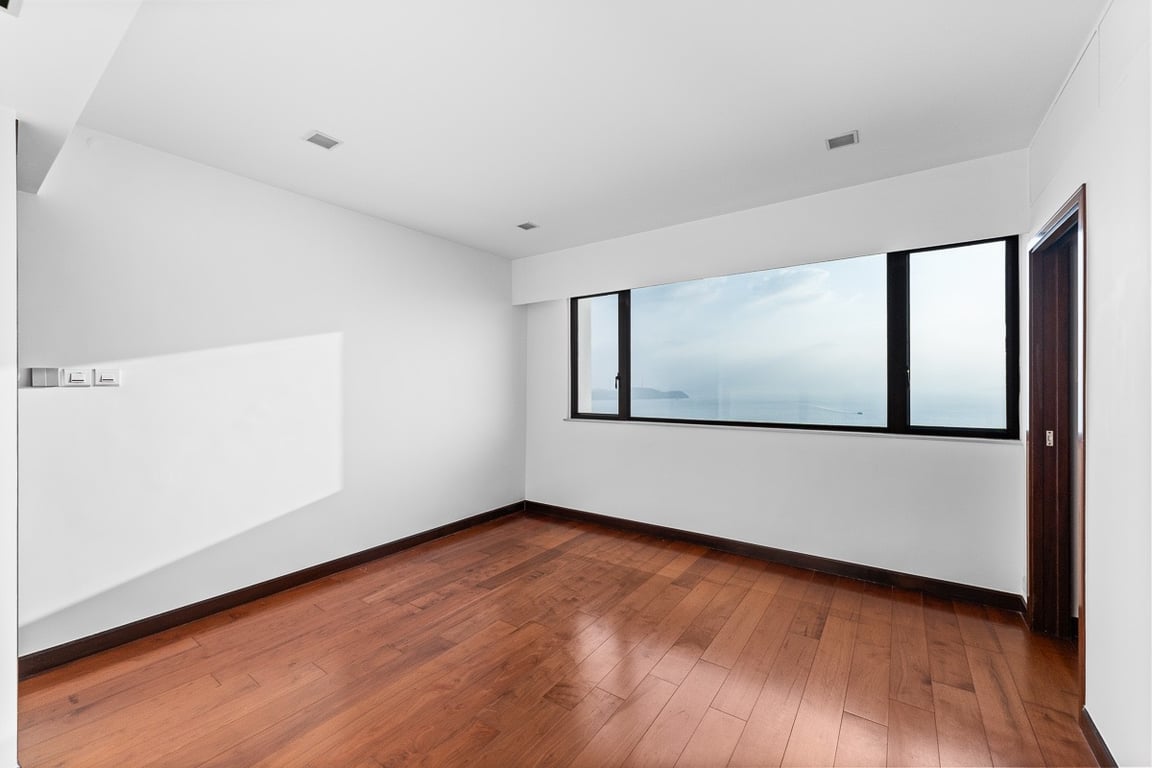 https://img.propertyraptor.com/cdn-cgi/imagedelivery/KD5bF_AFL0JDTbKLWF7z9g/ap8/ap8_001/hornet/prp/img/f40b56a9ea5a35bcc0dfb7eae361837a-wtm.jpg/public