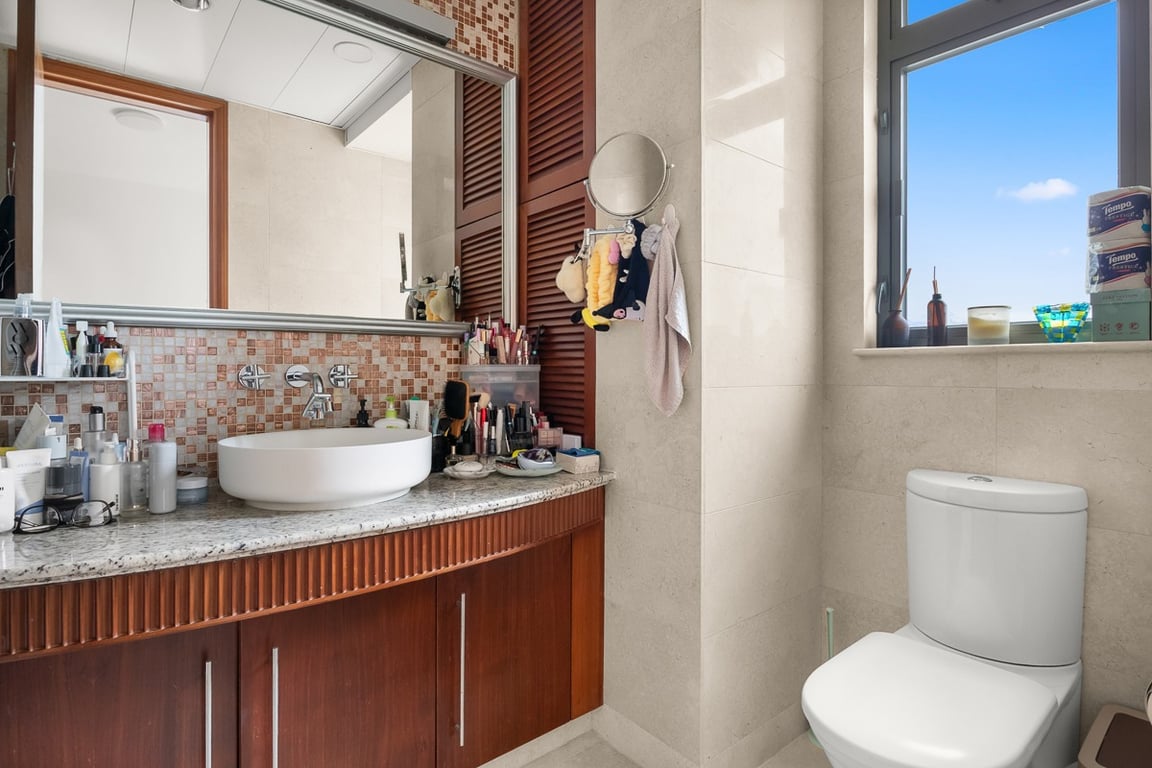 https://img.propertyraptor.com/cdn-cgi/imagedelivery/KD5bF_AFL0JDTbKLWF7z9g/ap8/ap8_001/hornet/prp/img/f441d2d57a411b3910c0d642d03da212-wtm.jpg/public