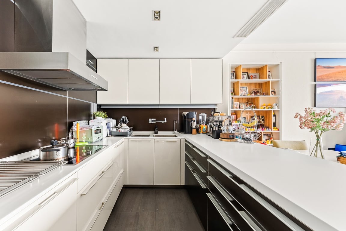 https://img.propertyraptor.com/cdn-cgi/imagedelivery/KD5bF_AFL0JDTbKLWF7z9g/ap8/ap8_001/hornet/prp/img/f446be27d53712fc6a3479efd4840dc7-wtm.jpg/public
