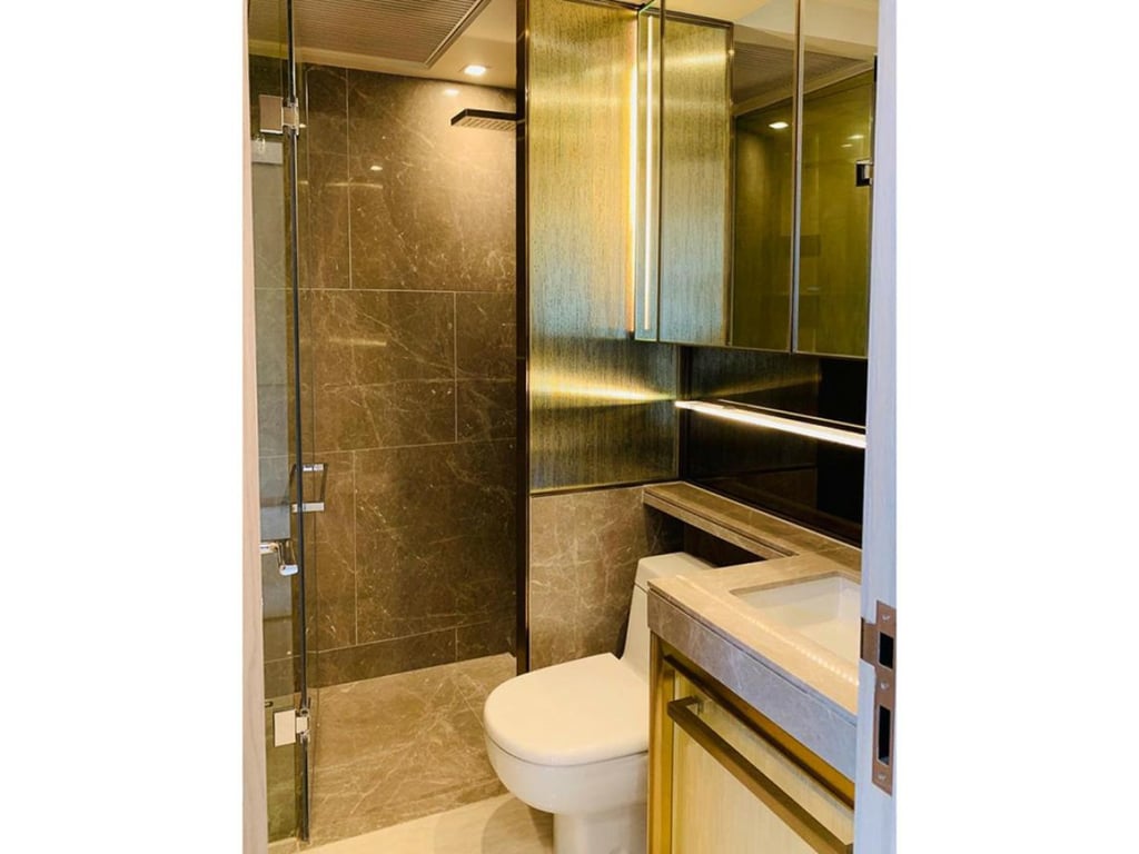 https://img.propertyraptor.com/cdn-cgi/imagedelivery/KD5bF_AFL0JDTbKLWF7z9g/ap8/ap8_001/hornet/prp/img/f44e344b4a14e5d26137a34fc6e5b95b.jpg/public