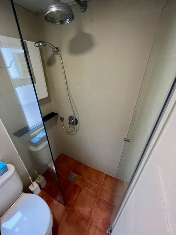 https://img.propertyraptor.com/cdn-cgi/imagedelivery/KD5bF_AFL0JDTbKLWF7z9g/ap8/ap8_001/hornet/prp/img/f45ca70aed6ecb6fb04842e454cce6d7-wtm.jpg/public