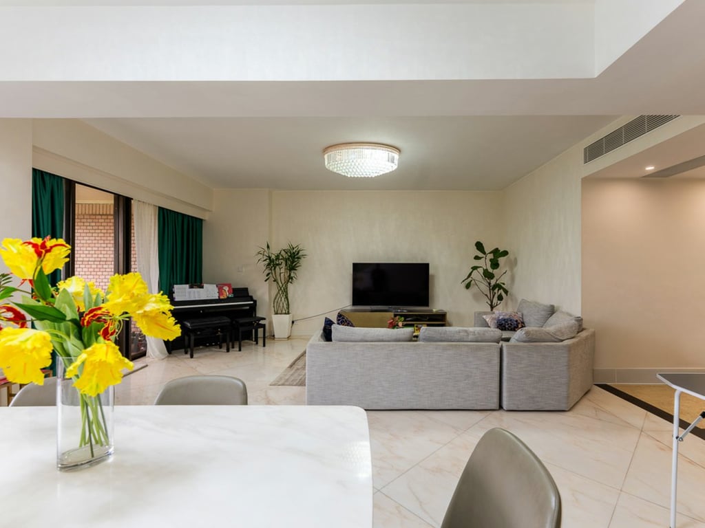 https://img.propertyraptor.com/cdn-cgi/imagedelivery/KD5bF_AFL0JDTbKLWF7z9g/ap8/ap8_001/hornet/prp/img/f45d15926ac18e96070e2ad5ab91a1fc-wtm.jpg/public