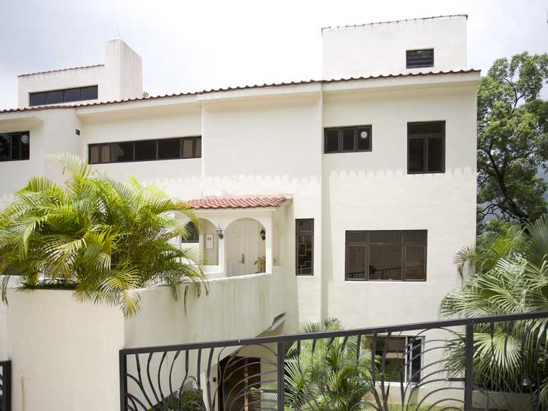 https://img.propertyraptor.com/cdn-cgi/imagedelivery/KD5bF_AFL0JDTbKLWF7z9g/ap8/ap8_001/hornet/prp/img/f4649a99f6f97d44e181e5f22b69916e.jpg/public