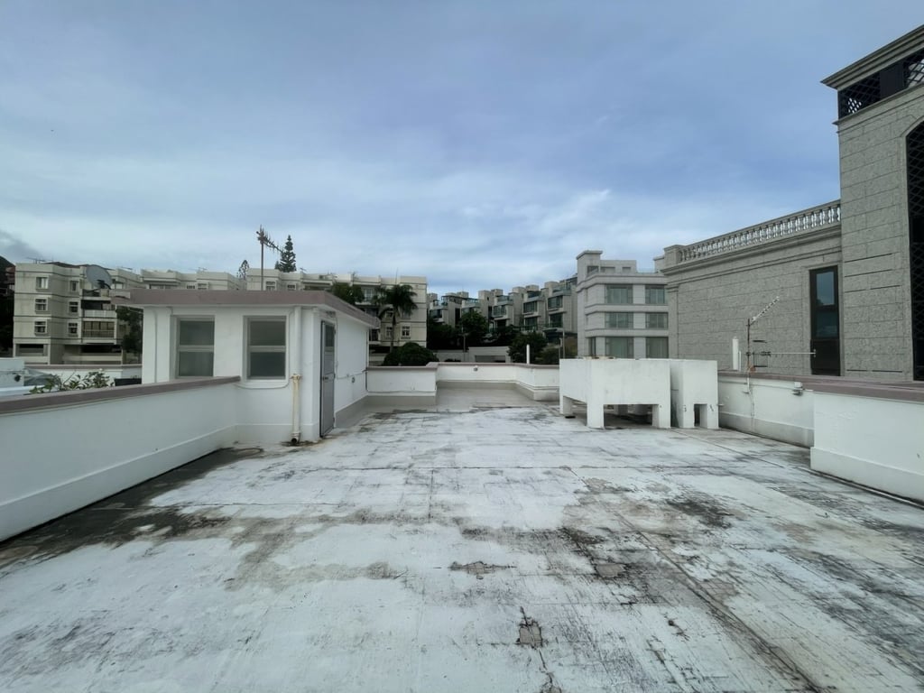 https://img.propertyraptor.com/cdn-cgi/imagedelivery/KD5bF_AFL0JDTbKLWF7z9g/ap8/ap8_001/hornet/prp/img/f47a150dff43680db8564dc01696f694.jpg/public