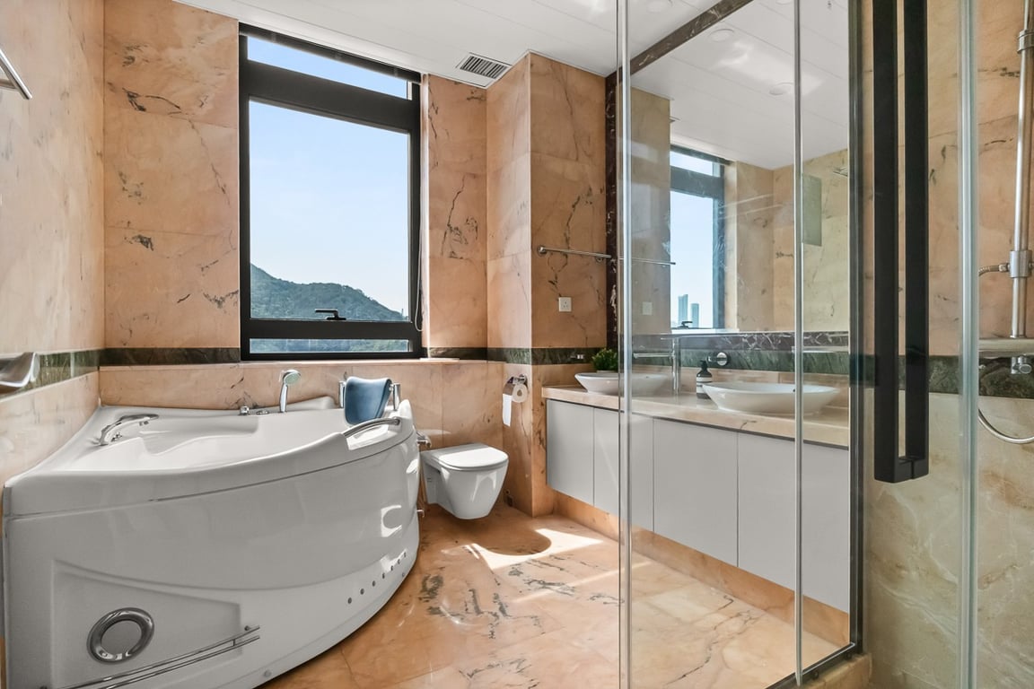 https://img.propertyraptor.com/cdn-cgi/imagedelivery/KD5bF_AFL0JDTbKLWF7z9g/ap8/ap8_001/hornet/prp/img/f496dd6f21ca5dbf805ee31bed76b3ea-wtm.jpg/public