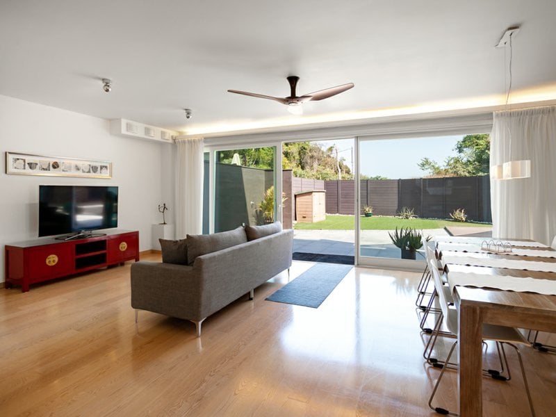 https://img.propertyraptor.com/cdn-cgi/imagedelivery/KD5bF_AFL0JDTbKLWF7z9g/ap8/ap8_001/hornet/prp/img/f4972ad47ec66275e8909b9e4ba43715.jpg/public
