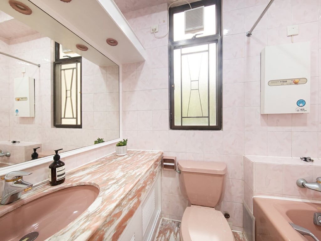 https://img.propertyraptor.com/cdn-cgi/imagedelivery/KD5bF_AFL0JDTbKLWF7z9g/ap8/ap8_001/hornet/prp/img/f4a43c7c289107b76958c5127bde44bf.jpg/public