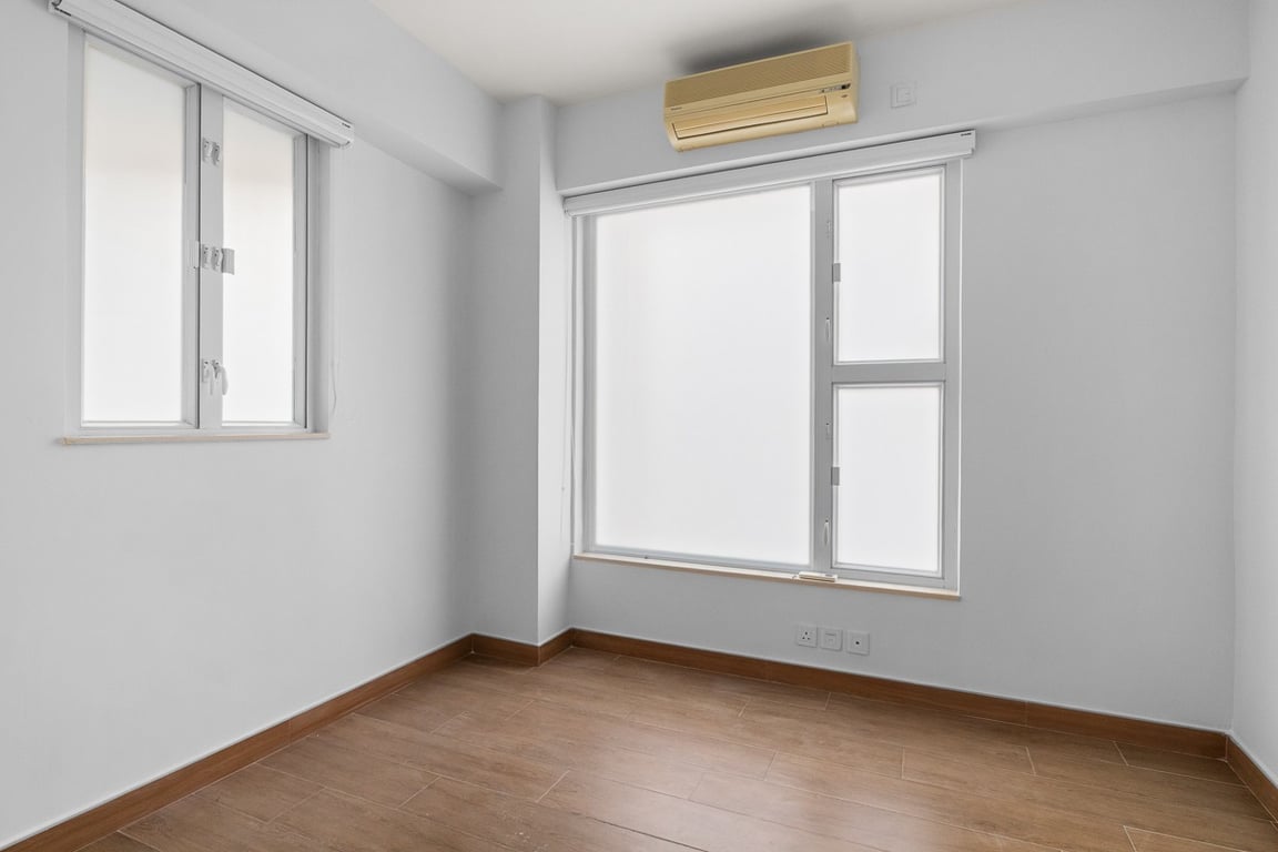 https://img.propertyraptor.com/cdn-cgi/imagedelivery/KD5bF_AFL0JDTbKLWF7z9g/ap8/ap8_001/hornet/prp/img/f4b897da503e545c336ad718b26615af-wtm.jpg/public