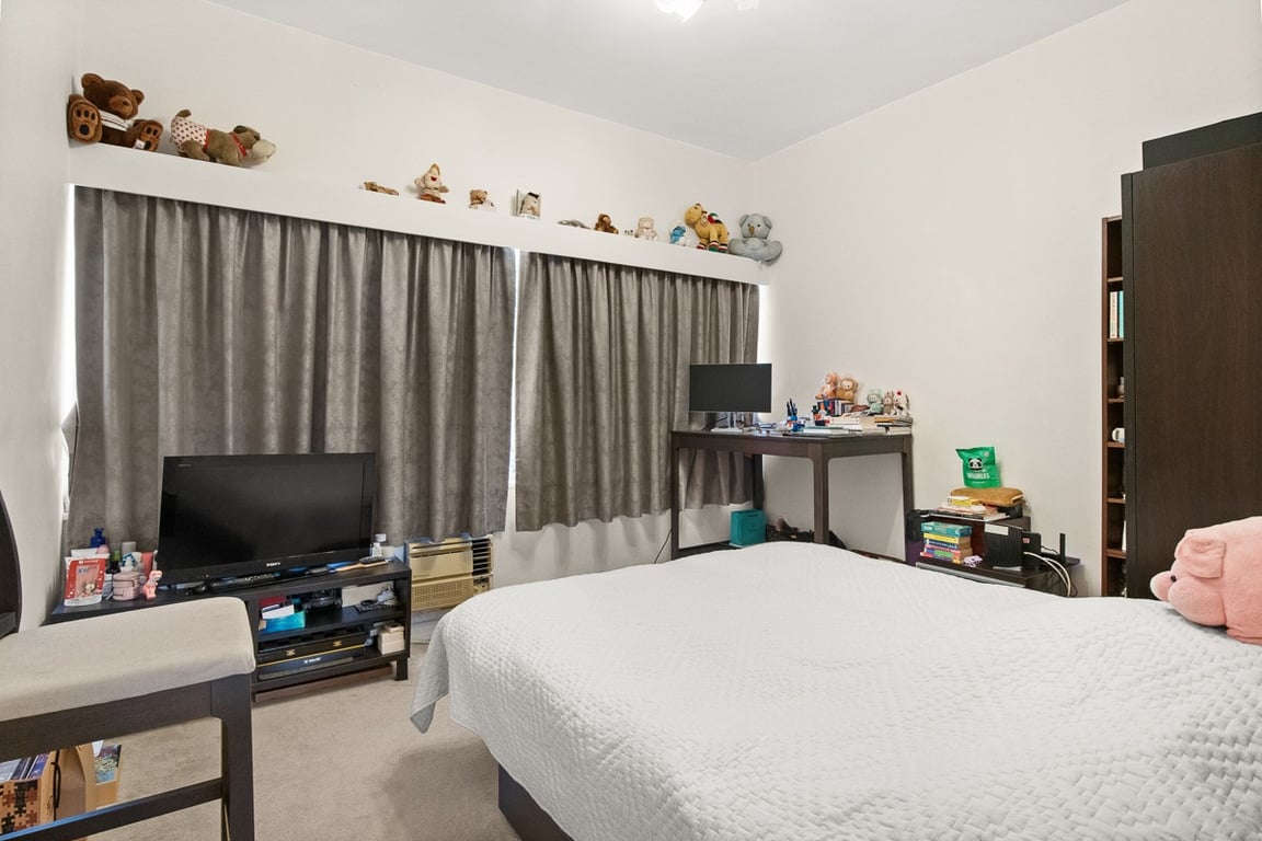 https://img.propertyraptor.com/cdn-cgi/imagedelivery/KD5bF_AFL0JDTbKLWF7z9g/ap8/ap8_001/hornet/prp/img/f5024f01ccaef73592ca2747ef51b6f2-wtm.jpg/public