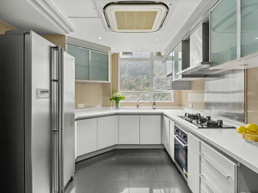 https://img.propertyraptor.com/cdn-cgi/imagedelivery/KD5bF_AFL0JDTbKLWF7z9g/ap8/ap8_001/hornet/prp/img/f50a0654c2ae7ab0e47e247b9412649e.jpg/public
