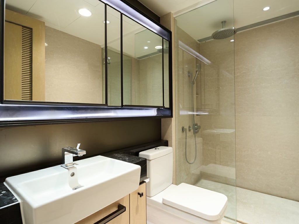 https://img.propertyraptor.com/cdn-cgi/imagedelivery/KD5bF_AFL0JDTbKLWF7z9g/ap8/ap8_001/hornet/prp/img/f513caddc681952921061edb9a40d30f.jpg/public