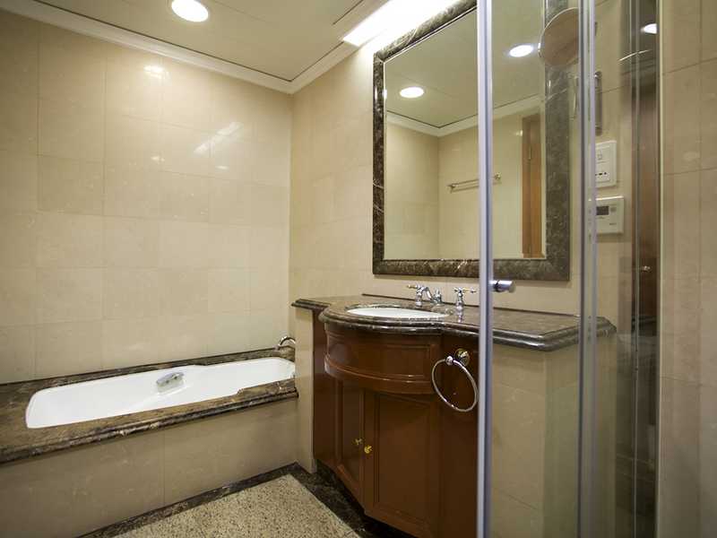 https://img.propertyraptor.com/cdn-cgi/imagedelivery/KD5bF_AFL0JDTbKLWF7z9g/ap8/ap8_001/hornet/prp/img/f5a89f4c264a65dd6ba9c7471558cd82.jpg/public