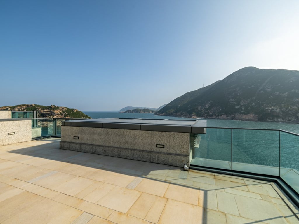 https://img.propertyraptor.com/cdn-cgi/imagedelivery/KD5bF_AFL0JDTbKLWF7z9g/ap8/ap8_001/hornet/prp/img/f5ce2fb4a6a5bd906c3154a2c39e7e86.jpg/public