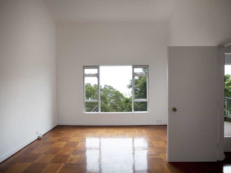 https://img.propertyraptor.com/cdn-cgi/imagedelivery/KD5bF_AFL0JDTbKLWF7z9g/ap8/ap8_001/hornet/prp/img/f5f4faa31f12564e822c69e3215d3b68.jpg/public