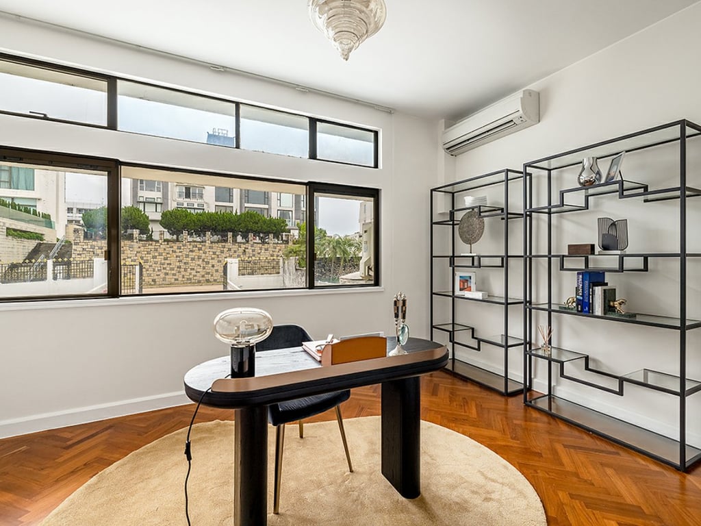 https://img.propertyraptor.com/cdn-cgi/imagedelivery/KD5bF_AFL0JDTbKLWF7z9g/ap8/ap8_001/hornet/prp/img/f617ed943fedfddf0534b345adde3715.jpg/public