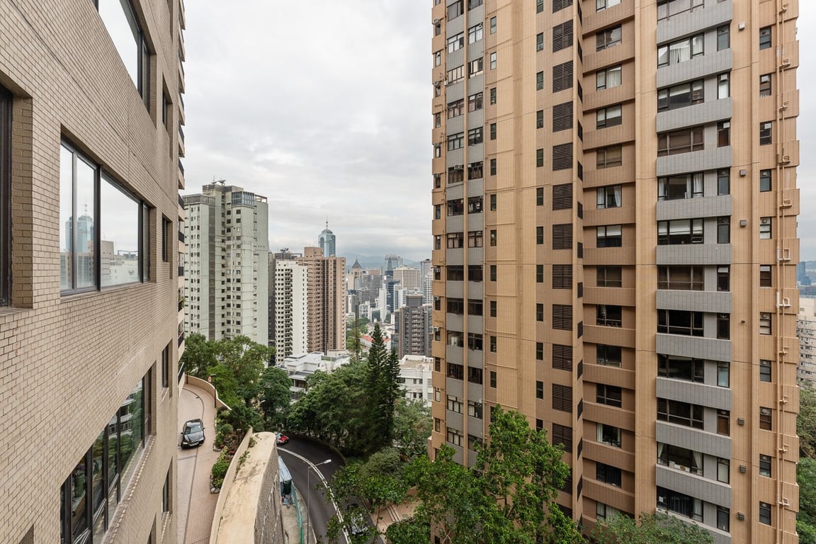 https://img.propertyraptor.com/cdn-cgi/imagedelivery/KD5bF_AFL0JDTbKLWF7z9g/ap8/ap8_001/hornet/prp/img/f624908c56511264755a60b3a8ac1d67-wtm.jpg/public