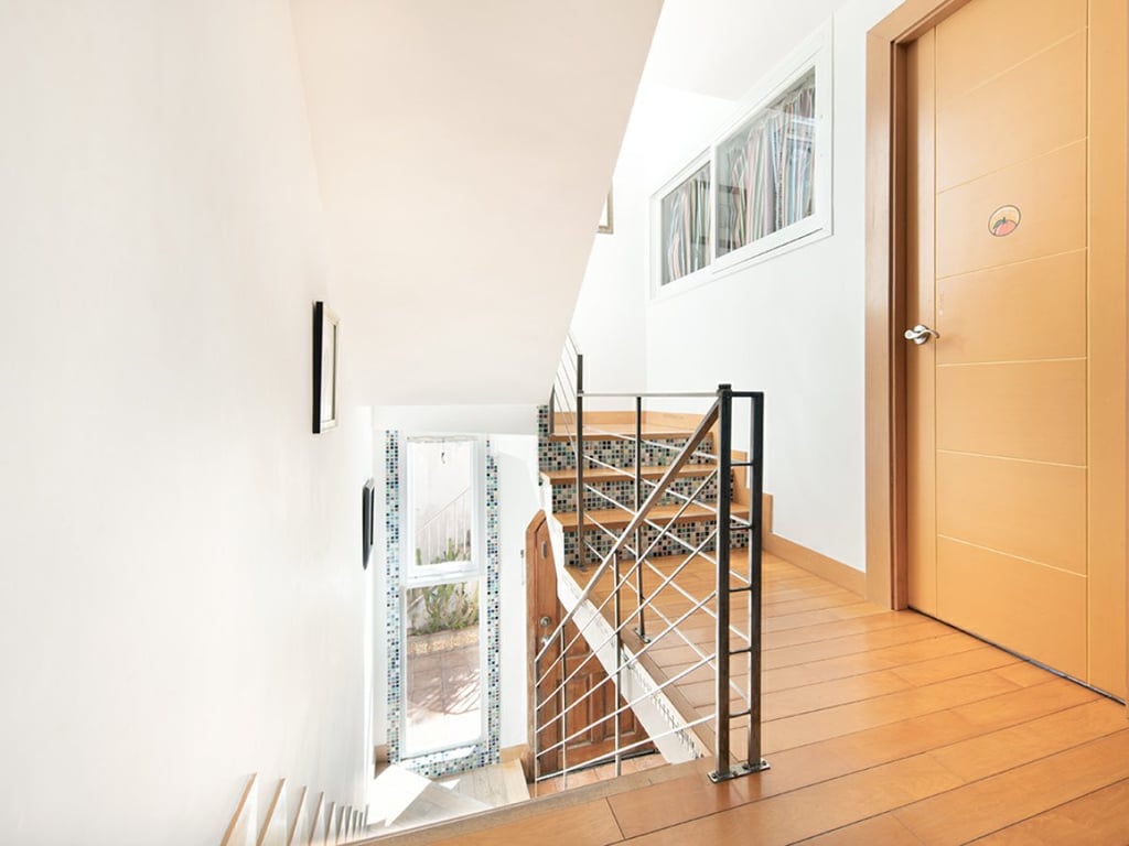 https://img.propertyraptor.com/cdn-cgi/imagedelivery/KD5bF_AFL0JDTbKLWF7z9g/ap8/ap8_001/hornet/prp/img/f6267e447a9fd77338e0247321165e85.jpg/public