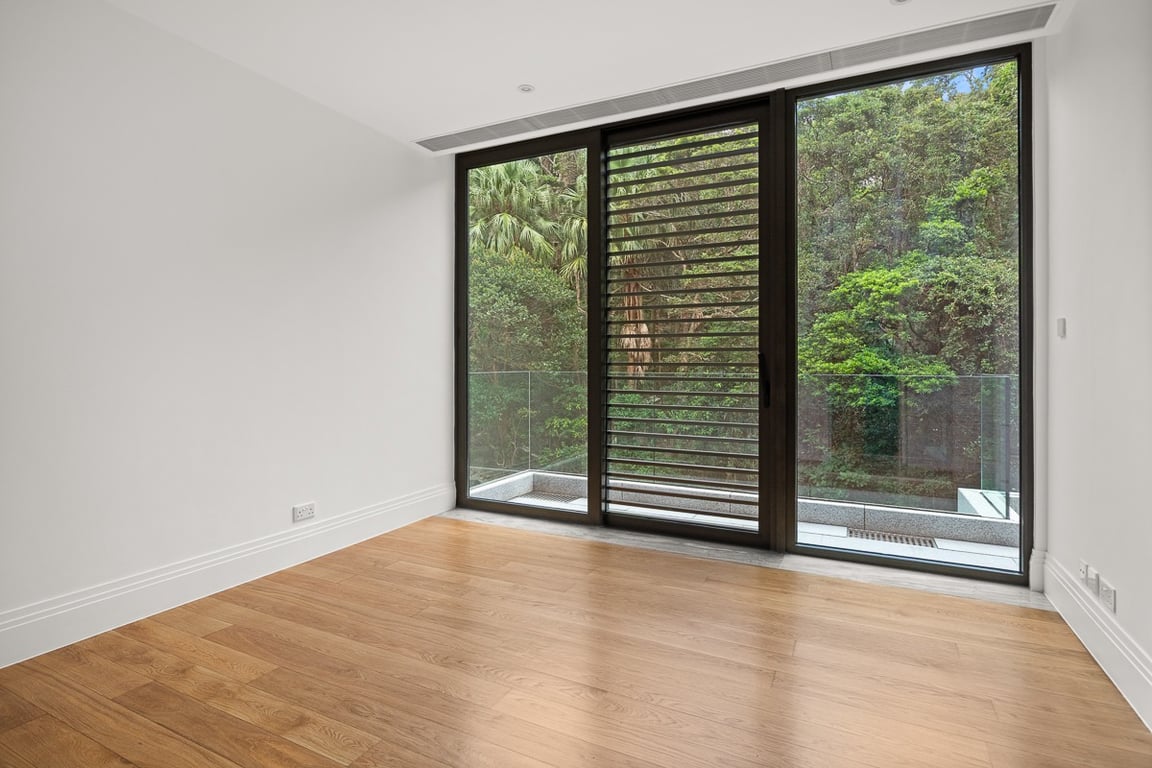 https://img.propertyraptor.com/cdn-cgi/imagedelivery/KD5bF_AFL0JDTbKLWF7z9g/ap8/ap8_001/hornet/prp/img/f673cbf15e5334c9cb3d5b9282e970e6-wtm.jpg/public