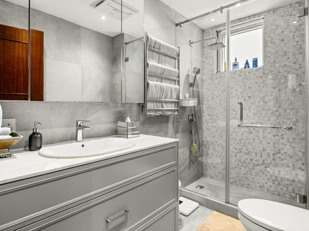 https://img.propertyraptor.com/cdn-cgi/imagedelivery/KD5bF_AFL0JDTbKLWF7z9g/ap8/ap8_001/hornet/prp/img/f69a6d4f2291646b5c7ef77fbb3602e6-wtm.jpg/public