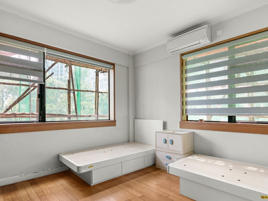 https://img.propertyraptor.com/cdn-cgi/imagedelivery/KD5bF_AFL0JDTbKLWF7z9g/ap8/ap8_001/hornet/prp/img/f6ac6ed776409ef1271c058860a9affd-wtm.jpg/public