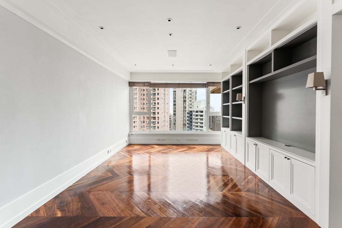 https://img.propertyraptor.com/cdn-cgi/imagedelivery/KD5bF_AFL0JDTbKLWF7z9g/ap8/ap8_001/hornet/prp/img/f6ce505187bd807062329ccccdeae4dc-wtm.jpg/public