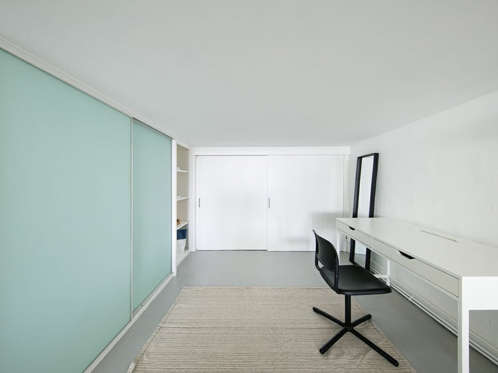 https://img.propertyraptor.com/cdn-cgi/imagedelivery/KD5bF_AFL0JDTbKLWF7z9g/ap8/ap8_001/hornet/prp/img/f6e4dc5c99c9f482f6aa000f6c9f64f1.jpg/public