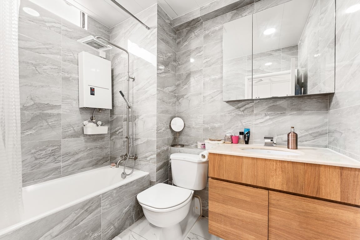 https://img.propertyraptor.com/cdn-cgi/imagedelivery/KD5bF_AFL0JDTbKLWF7z9g/ap8/ap8_001/hornet/prp/img/f6e593fc5d6d9b221a4eeb8de21e06a9-wtm.jpg/public