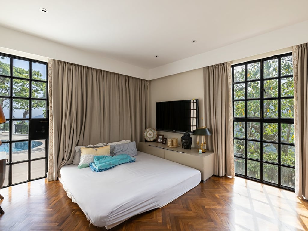 https://img.propertyraptor.com/cdn-cgi/imagedelivery/KD5bF_AFL0JDTbKLWF7z9g/ap8/ap8_001/hornet/prp/img/f6f3f81f7863d35acf3a09ec730c546b.jpg/public