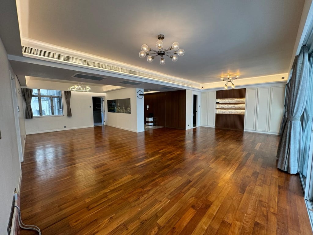 https://img.propertyraptor.com/cdn-cgi/imagedelivery/KD5bF_AFL0JDTbKLWF7z9g/ap8/ap8_001/hornet/prp/img/f713f24c70279d38b8aff391ab75463d-wtm.jpg/public