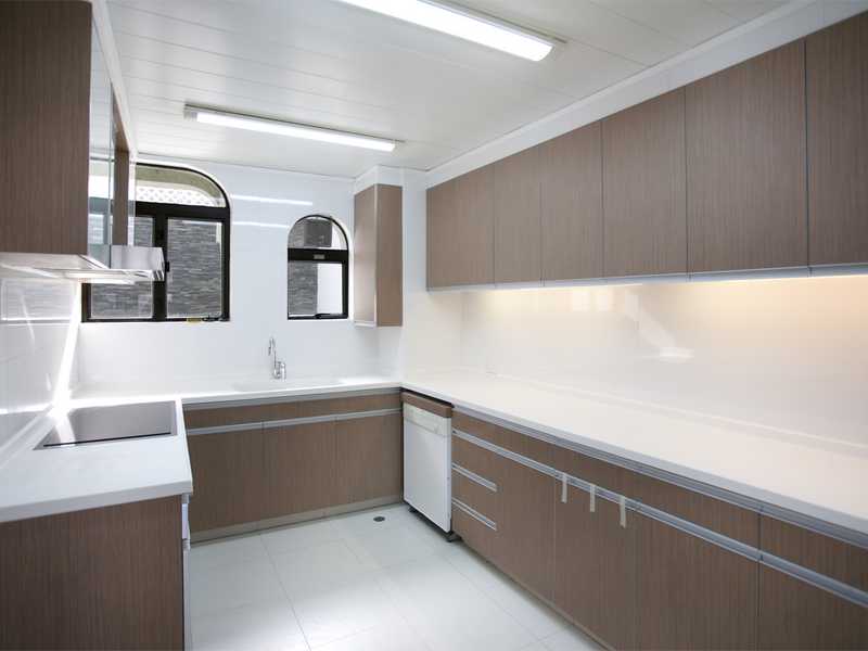https://img.propertyraptor.com/cdn-cgi/imagedelivery/KD5bF_AFL0JDTbKLWF7z9g/ap8/ap8_001/hornet/prp/img/f745af90ae333e2f54d8c1618bd4e434.jpg/public