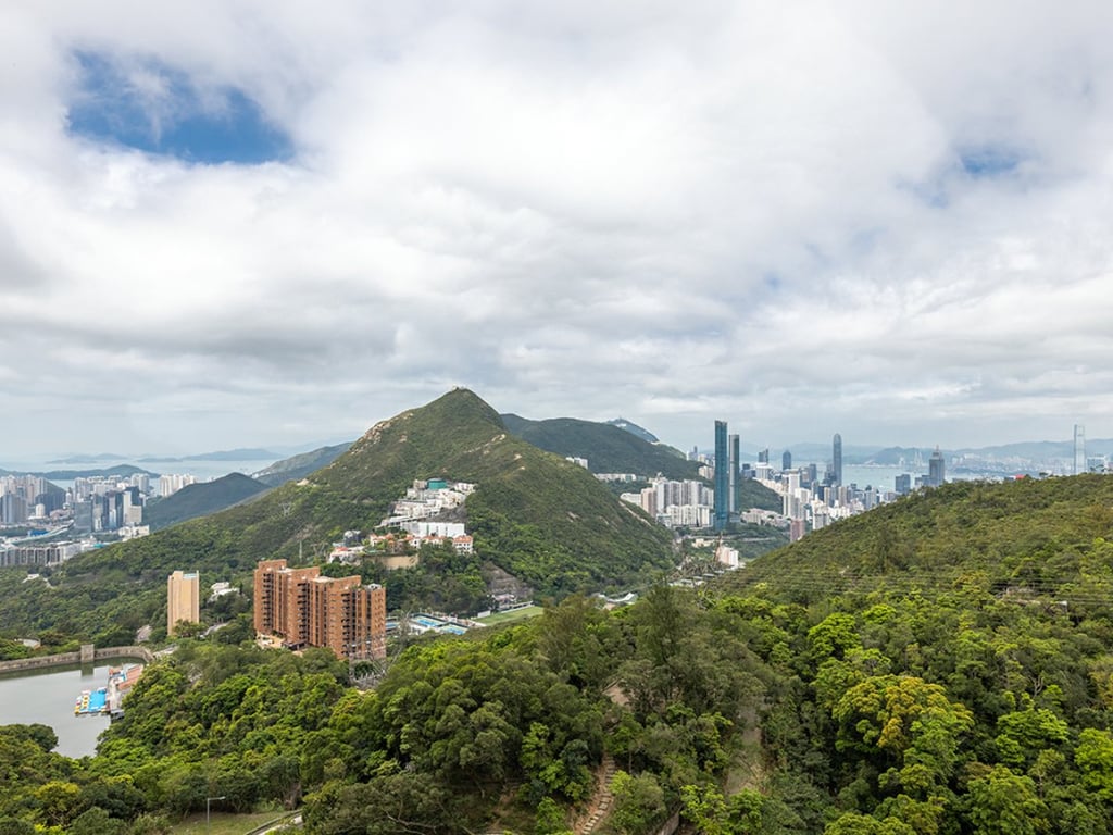 https://img.propertyraptor.com/cdn-cgi/imagedelivery/KD5bF_AFL0JDTbKLWF7z9g/ap8/ap8_001/hornet/prp/img/f75b47cbc49518daf9e7fd52e37399cb.jpg/public