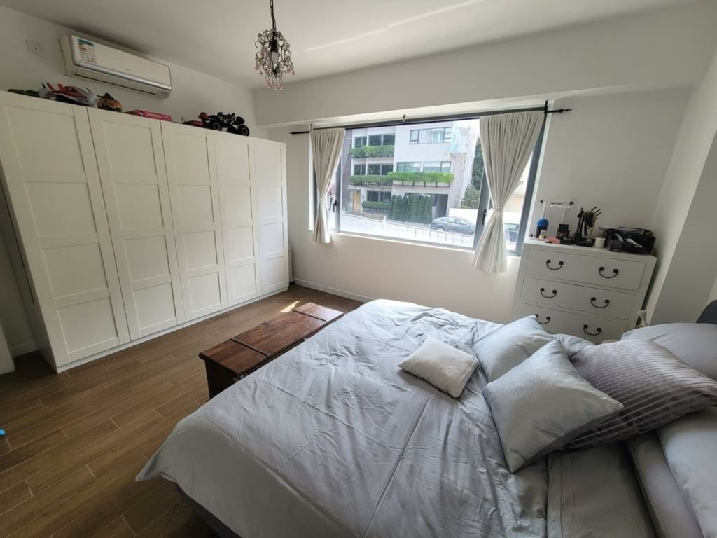 https://img.propertyraptor.com/cdn-cgi/imagedelivery/KD5bF_AFL0JDTbKLWF7z9g/ap8/ap8_001/hornet/prp/img/f7627ceaf42120cd564322d4a1e617ec.jpg/public