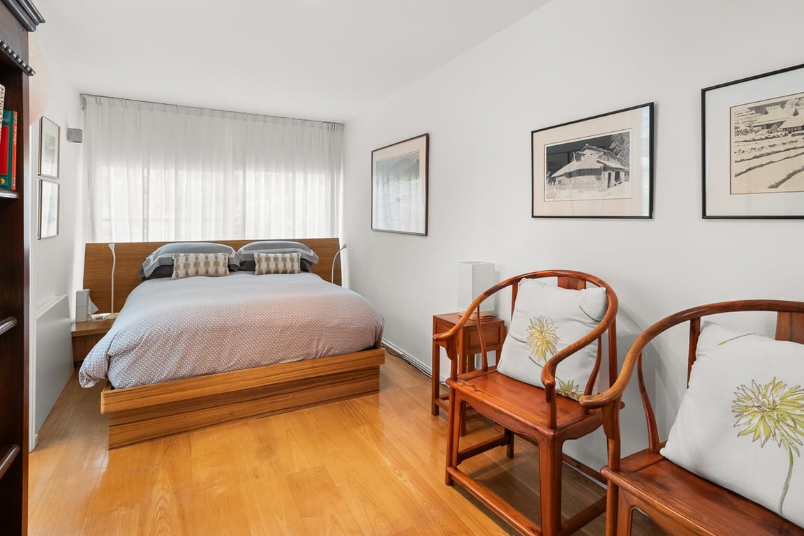 https://img.propertyraptor.com/cdn-cgi/imagedelivery/KD5bF_AFL0JDTbKLWF7z9g/ap8/ap8_001/hornet/prp/img/f76864e47f180d5307f1bcac2887caab-wtm.jpg/public