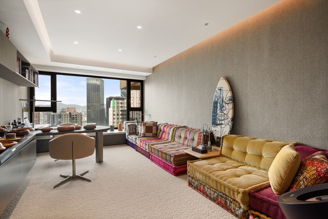 https://img.propertyraptor.com/cdn-cgi/imagedelivery/KD5bF_AFL0JDTbKLWF7z9g/ap8/ap8_001/hornet/prp/img/f773aef413201fd597a62f06705e6d34-wtm.jpg/public