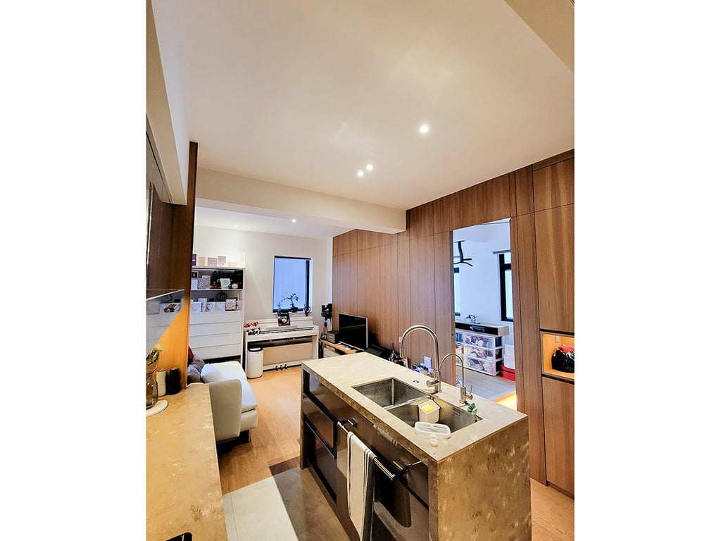 https://img.propertyraptor.com/cdn-cgi/imagedelivery/KD5bF_AFL0JDTbKLWF7z9g/ap8/ap8_001/hornet/prp/img/f776e9f448cf716071fb408a33e14564.jpg/public