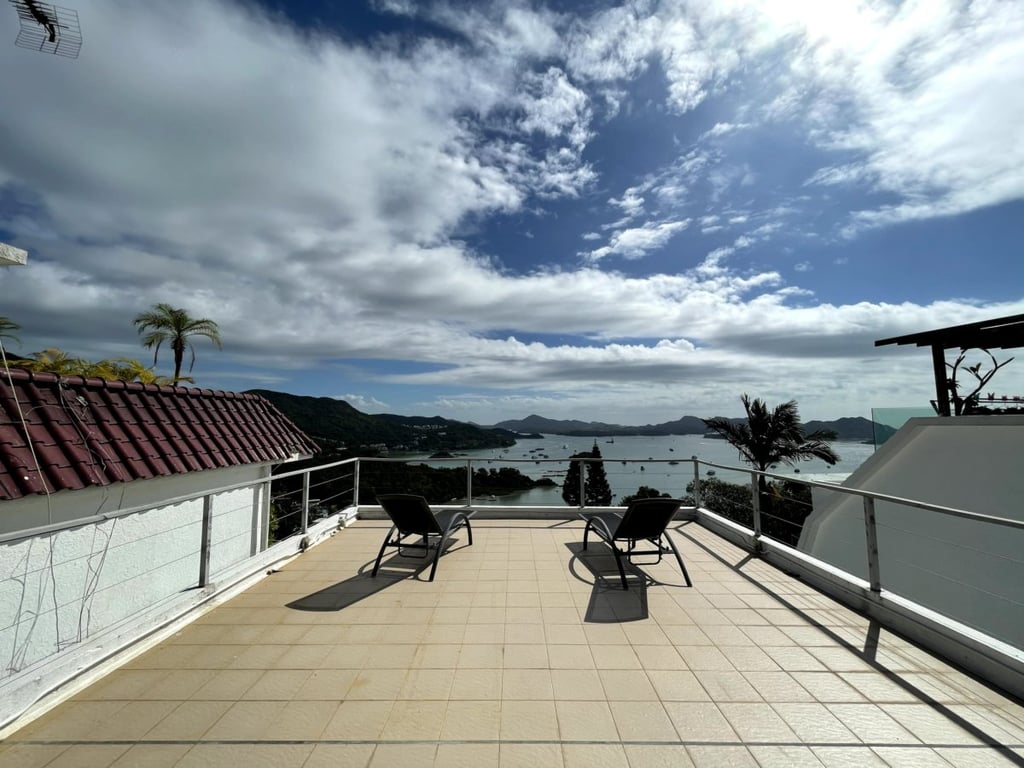 https://img.propertyraptor.com/cdn-cgi/imagedelivery/KD5bF_AFL0JDTbKLWF7z9g/ap8/ap8_001/hornet/prp/img/f7837b87c3c8db3a89d5ccd88daf6fd6.jpg/public